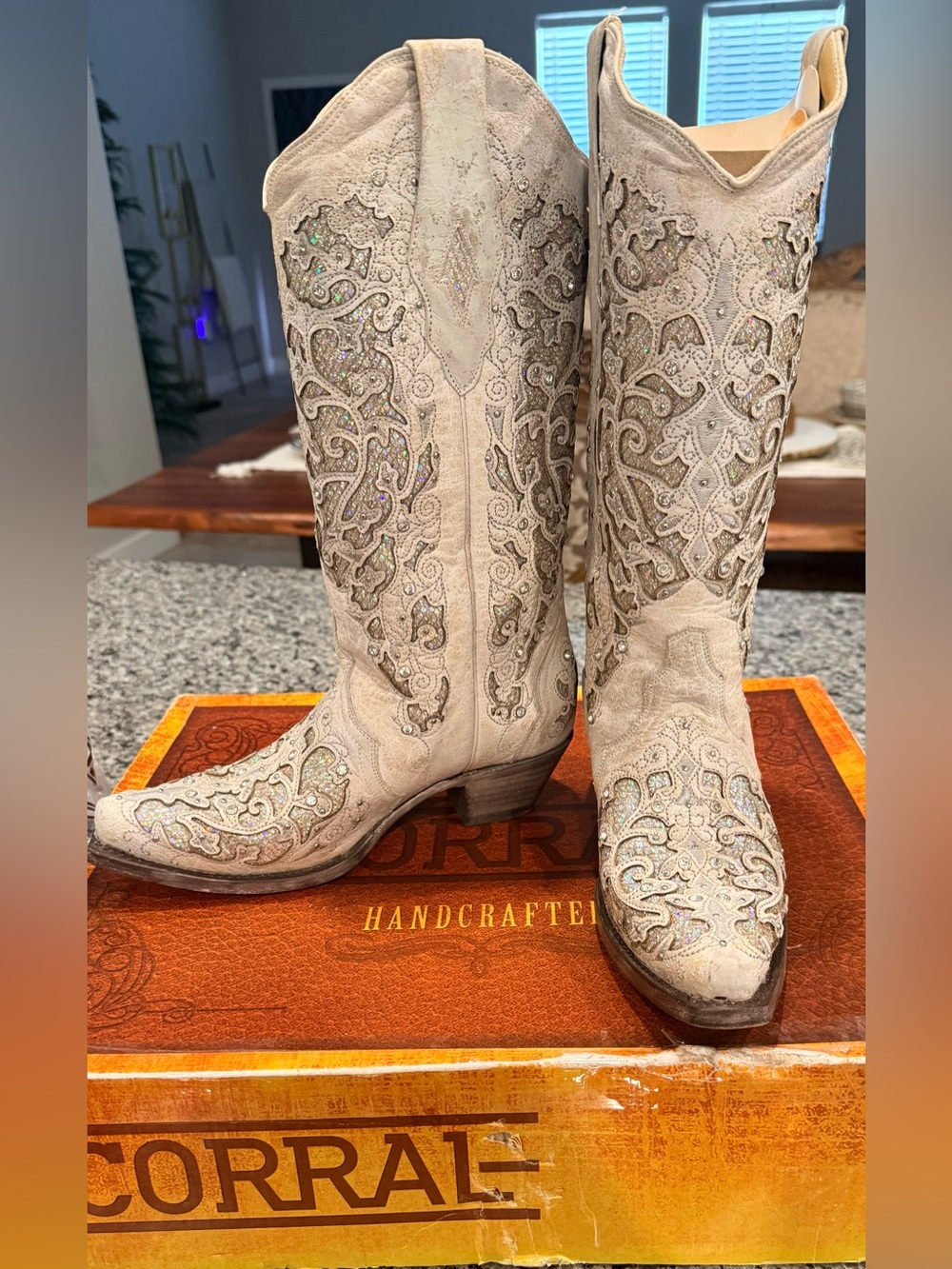 Corral White Cream Sparkly Western Boots Size 7 Like New With Box